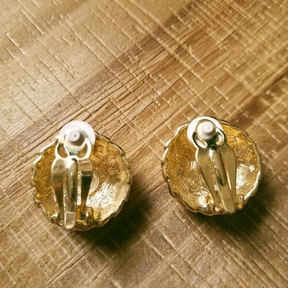 Vintage 80s Givenchy Signed Gold Dome Button Leaf Scale Clip Mob Wife French - Picture 4 of 7